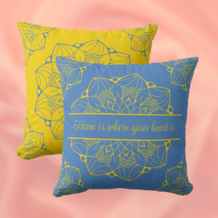 Geel en blauw Mandala Gepersonaliseerd Sierkussen