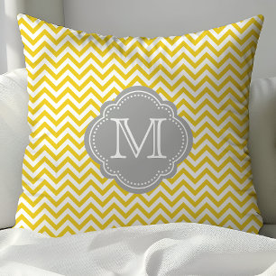 Geel en grijs chevron met monogram kussen