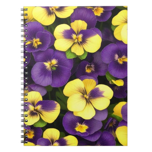 Geel en Paarse Pansy Flowers Notitieboek (Voorkant)