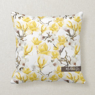 Geel en wit Magnolia Blossom Waterverf Patroon Kussen