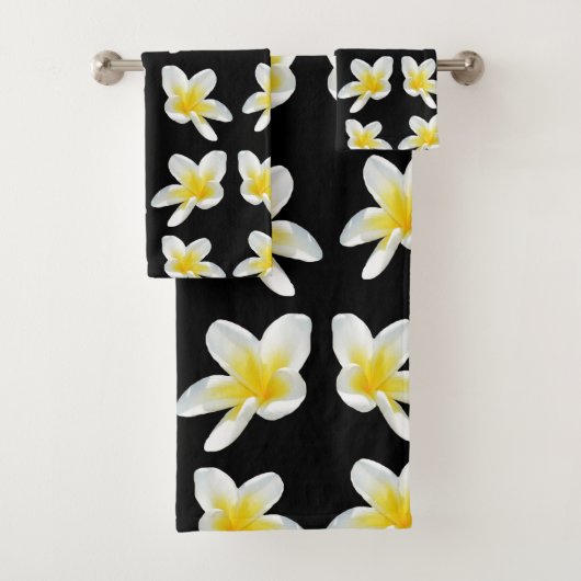 Geel en zwart Frangipani-patroon, Bad Handdoek (Insitu)