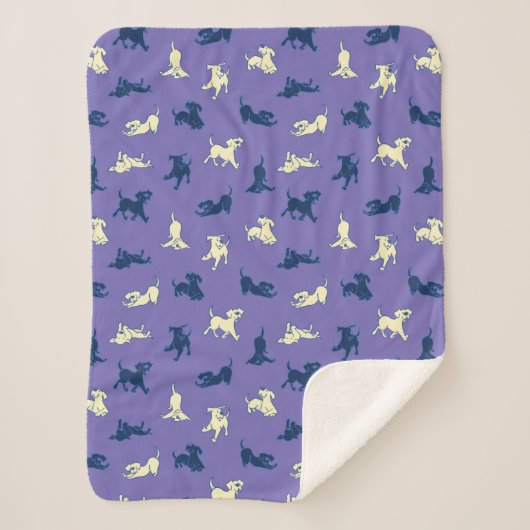 Geel en zwart Lab Puppies op Paarse achtergrond Sherpa Deken (Voorkant)