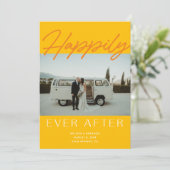 Geel gelukkig ooit na aankondiging van het huwelij (Staand voorkant)