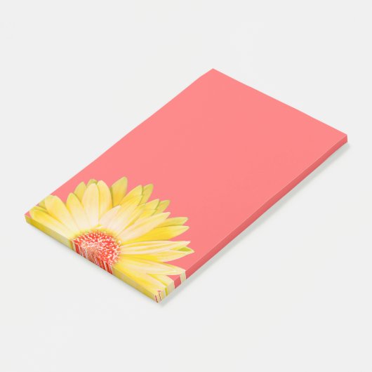 Geel Gerbera Daisy op Roze Post-it® Notes (Schuin)