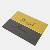 Geel grijs modern Elegant Script Blessed Home Deurmat (Schuin)