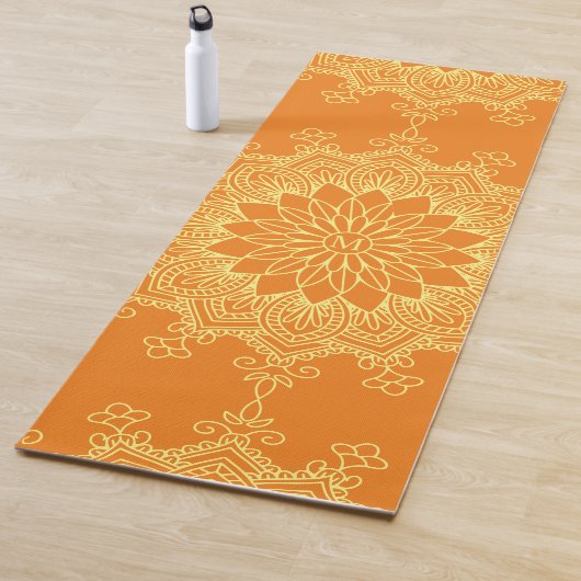 Geel Mandala op Oranje monogram Yogamat (In situ)