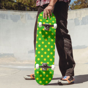 Geel Op Groene Stippen Patroonontwerp Skateboard