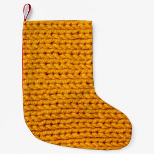 Geel patroon met achtergrondstructuur van gebreide kleine kerstsok