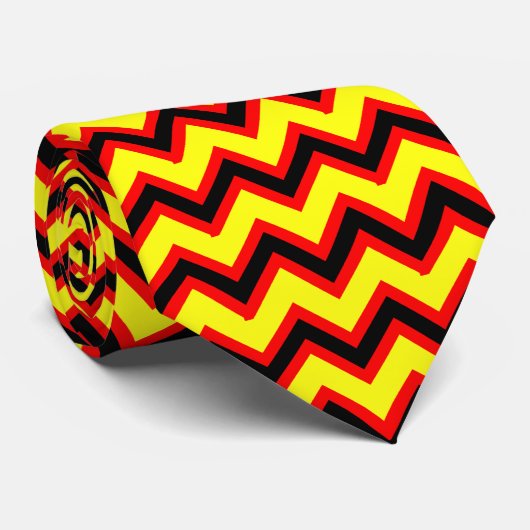 Geel, rood en zwart Zig Zag Striped Stropdas (Opgerold)