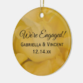 Geel Verloving van rozenbloemen Keramisch Ornament (Links)