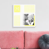 Geel Voeg je foto Gingham Modern Monogram toe Canvas Afdruk (Insitu (Woonkamer))