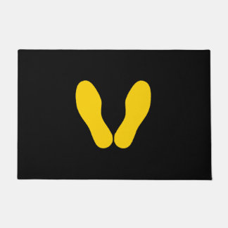 GEEL VOETPRINTS OP ZWART DEURMAT