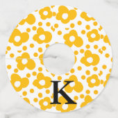 Geel wit madeliefje bloempatroon en monogram muts wijnglaslabel (Voorkant)