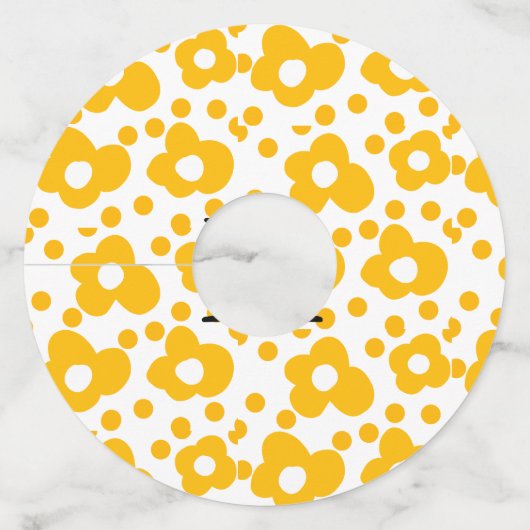 Geel wit madeliefje bloempatroon en monogram muts wijnglaslabel (Achterkant)