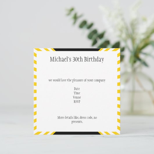 Geel & Wit Retro Stripes met Zwarte Verjaardag Kaart (Staand voorkant)