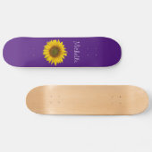 Geel zonnebloempje Monogram Cute Paars Skateboard (Horizontaal)