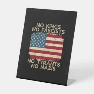 Geen Koningen In Amerika Geen Fascisten Wij Het Vo Reclamebord Met Voetstuk