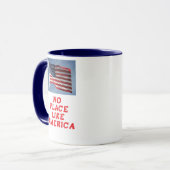 GEEN PLAATS ZOALS DE AMERIKAANSE KOFFIE MOK (Voorkant links)