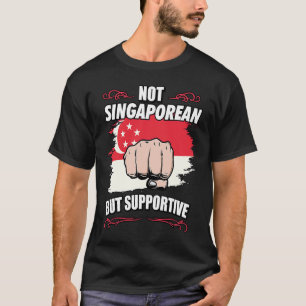 Geen Singaporese, maar ondersteunende reistoeriste T-shirt
