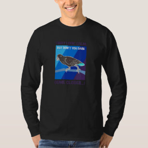 Geërfde Afrikaanse grijze papegaai die haar aanbie T-shirt