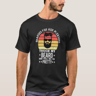 Gefaseerd voor haar plezierige grappigheid in het t-shirt