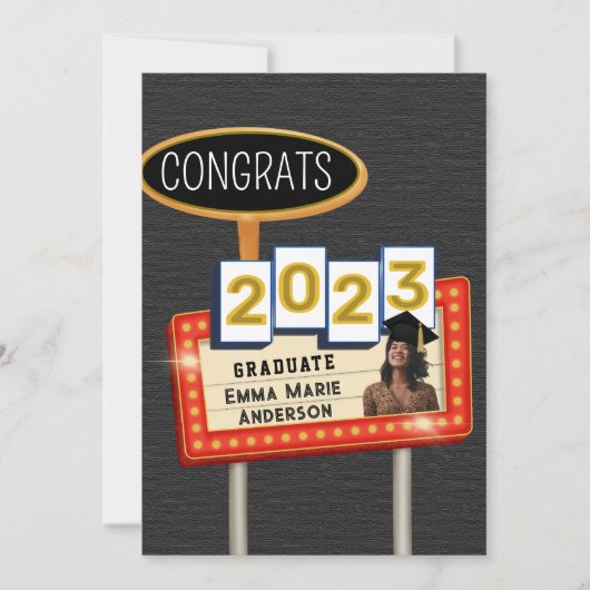 Gefeliciteerd 2023 Afstuderen zwarte witte Retro B Aankondiging (Voorkant)
