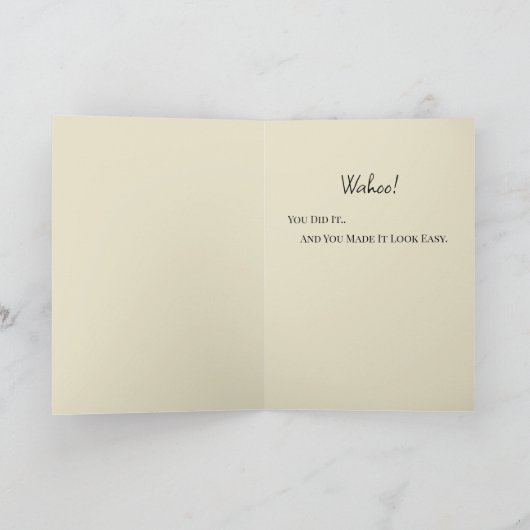 Gefeliciteerd Afstuderen Maroon & Gold Sparkle Kaart (Binnen)