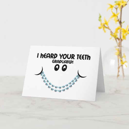 Gefeliciteerd Braces off - Teeth Graduated Brace Kaart (Gele Bloem)