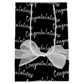 Gefeliciteerd met bruiloft Bow op zwart Medium Cadeauzakje (Achterkant)