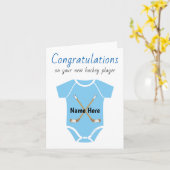 Gefeliciteerd met de geboorte van je hockey baby j kaart (Gele Bloem)