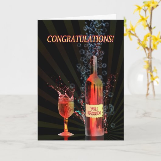 Gefeliciteerd met het spatten van wijn kaart (Gele Bloem)