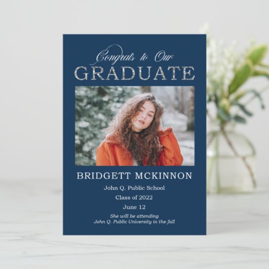 Gefeliciteerd met onze Afstuderen Faux Silver Glit Aankondiging (Staand voorkant)