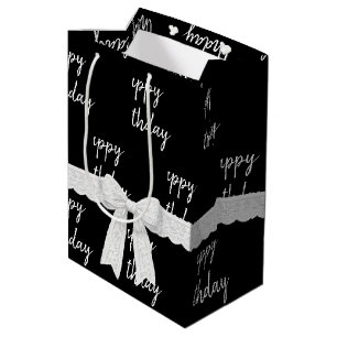Gefeliciteerd verjaardag met witte strik op zwart medium cadeauzakje