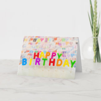 Gefeliciteerd verjaardagskaart met gekleurde kaars kaart