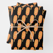 gefrituurd deeg op een stok inpakpapier vel (In situ)