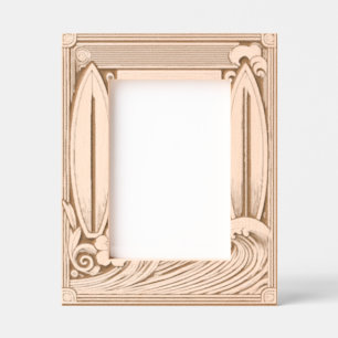 Gegraveerd hout Surfer