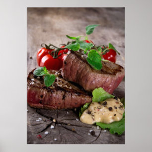 Gegrilde biefsteaks met verse kruiden en tomaten poster