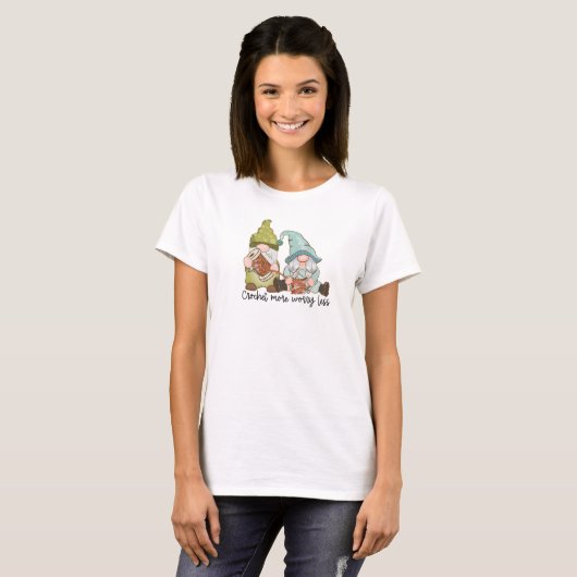 Gehakt meer zorgen Minder T-Shirt met Cute Gnomen (Voorkant volledig)