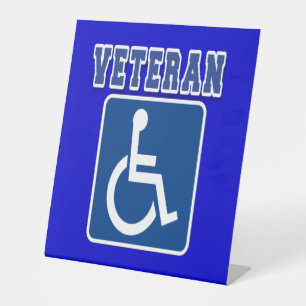 Gehandicapte gehandicapte veteraan reclamebord met voetstuk