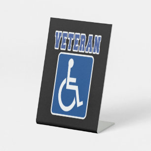 Gehandicapte gehandicapte veteraan reclamebord met voetstuk