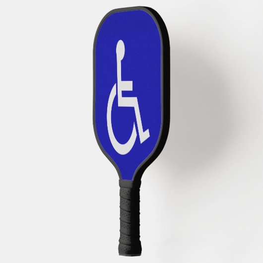 Gehandicapten met een handicap pickleball paddle (Links)