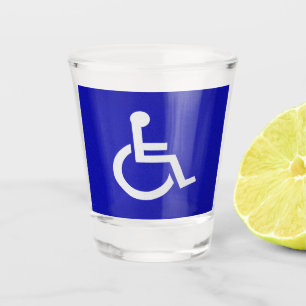 Gehandicapten met een handicap shot glas