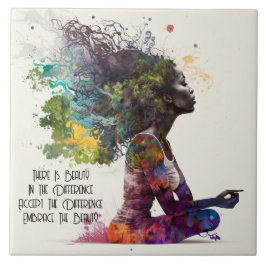 Geïnspireerde vrouw omhelst keramische Tegel Tegeltje