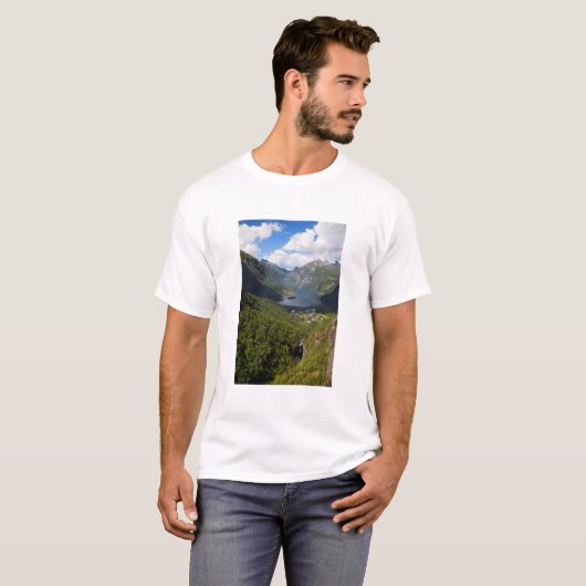 Geiranger Fjord landschap, Noorwegen T-shirt (Voorkant volledig)