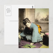 Geisha Preparing Silk Kimono  Oud Japan Briefkaart (Voorkant / Achterkant)