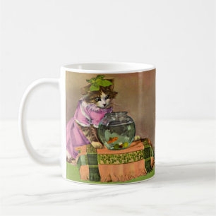 geklede kat en viskuit koffiemok