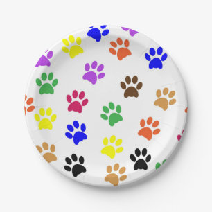 Gekleurde dierenpoten op de witte achtergrond papieren bordje