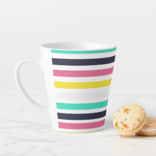 Gekleurde horizontale strepen latte mok
