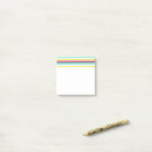 Gekleurde horizontale strepen post-it® notes (Op bureau)
