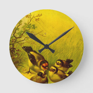 gekleurde rijen rond de wandklok ronde klok
